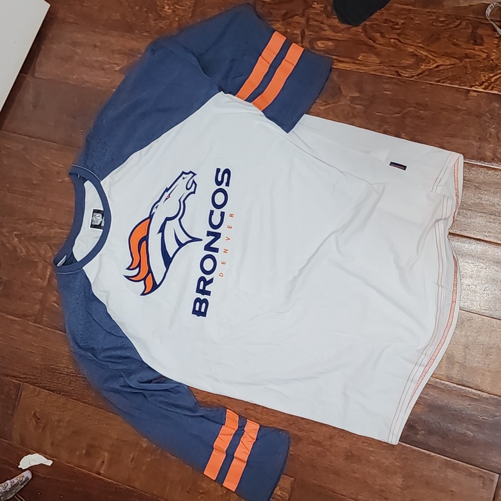 NWOT men's Denver Broncos raglan tee